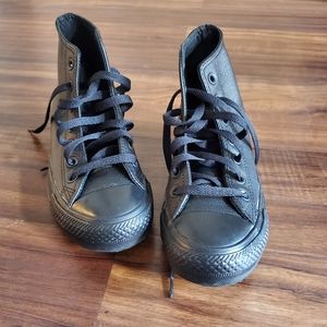 Converse leather mid top